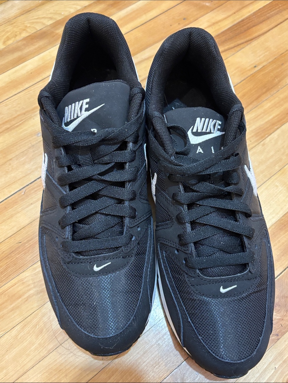 Nike Black and White Men's Low-Top Sneakers